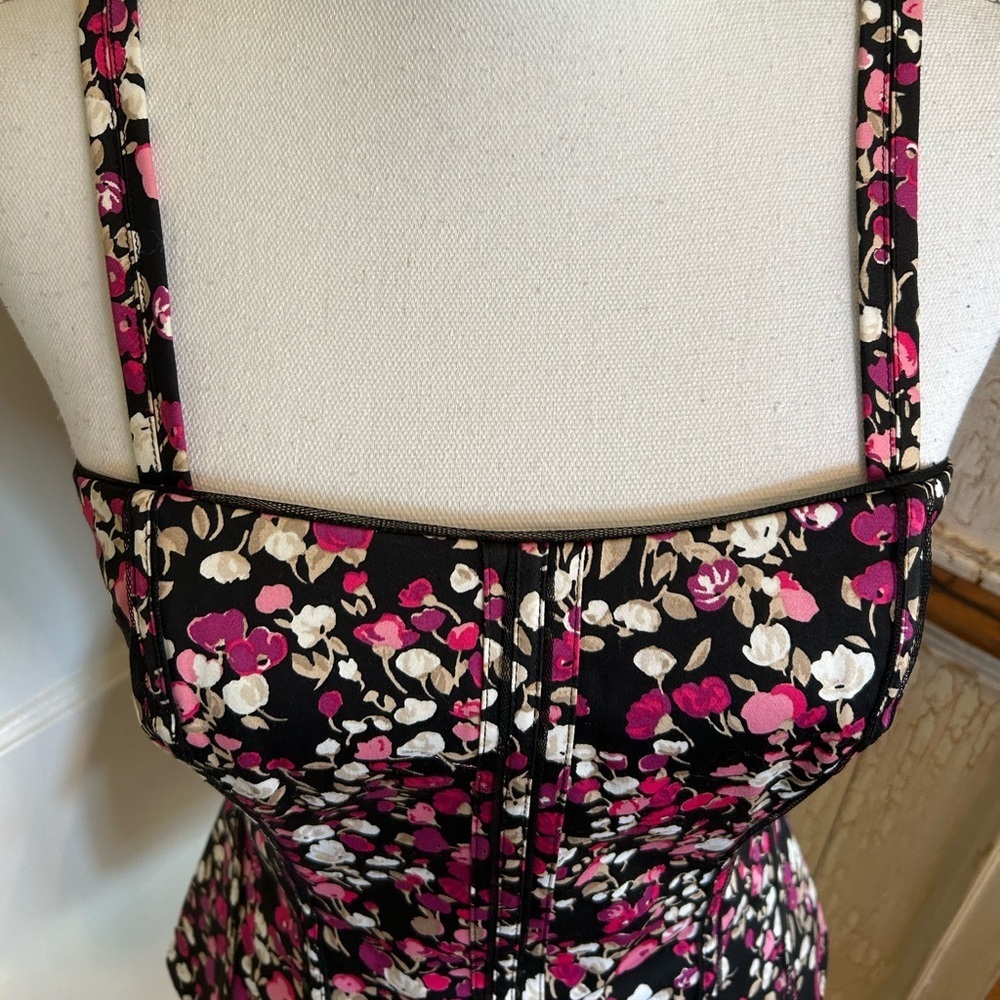 White House Black Market Corset Floral Top. - Picture 14 of 15